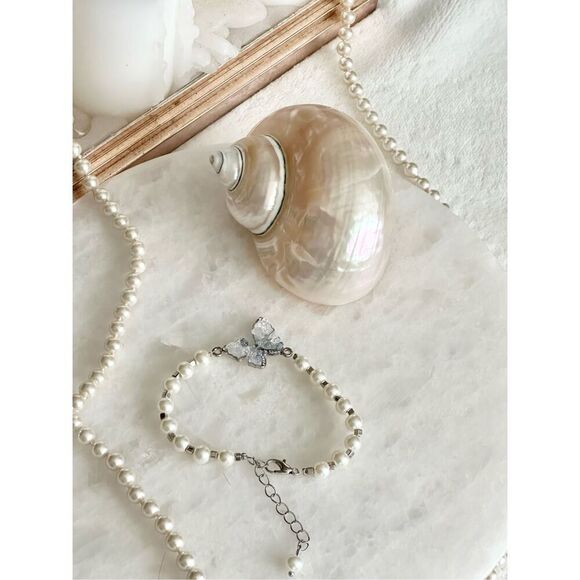 Light blue butterfly faux pearl bracelet ￼ - Picture 2 of 7